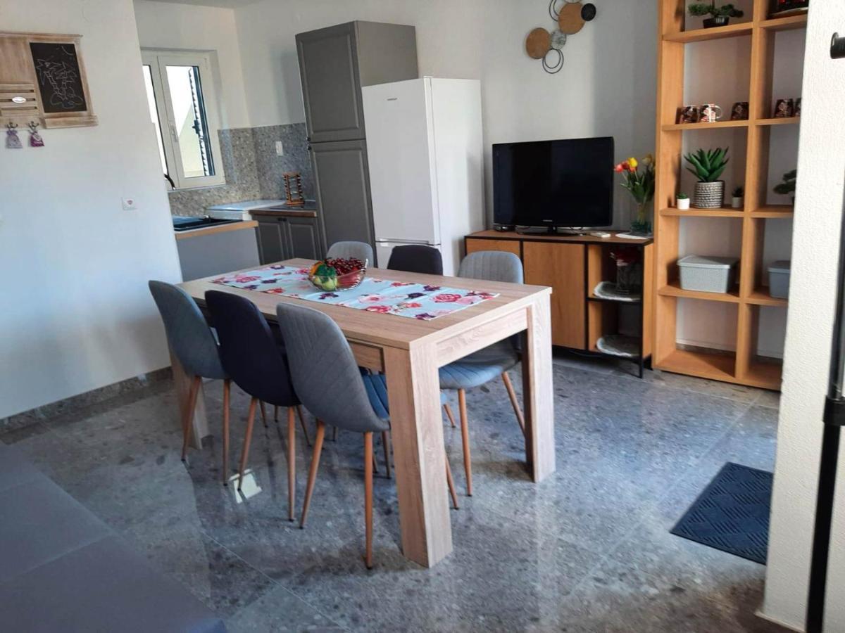 Ema Apartman Brela Kültér fotó